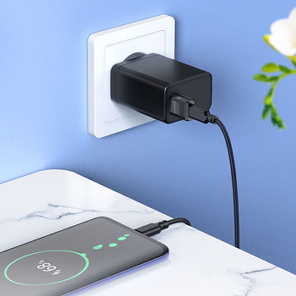 Borofone BV18 ​​Black USB-A To USB-C 3A 5V Adapter